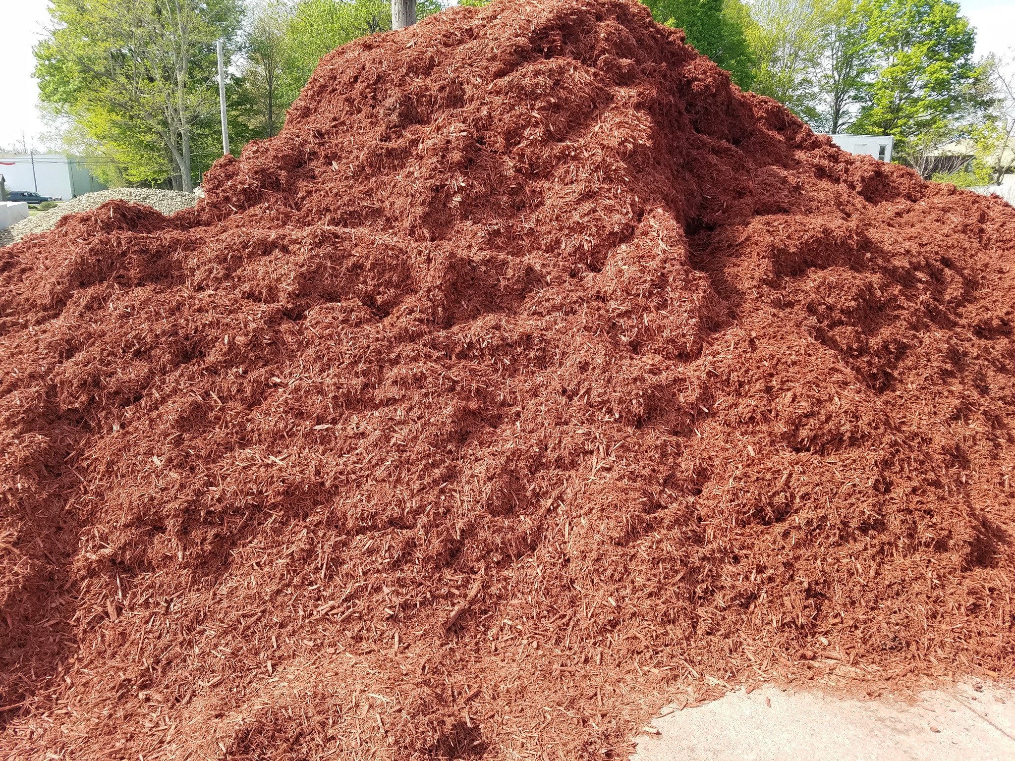 Mulch - To Dye or Not to Dye  Complete Landscaping Service MD, DC, VA